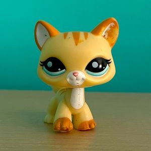 Littlest pet shop walking cat